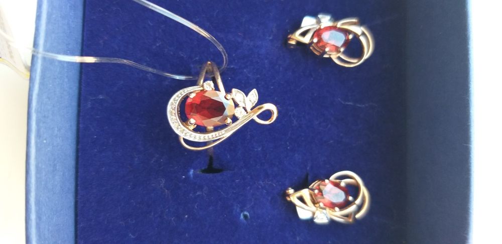 Продам золотые изделия