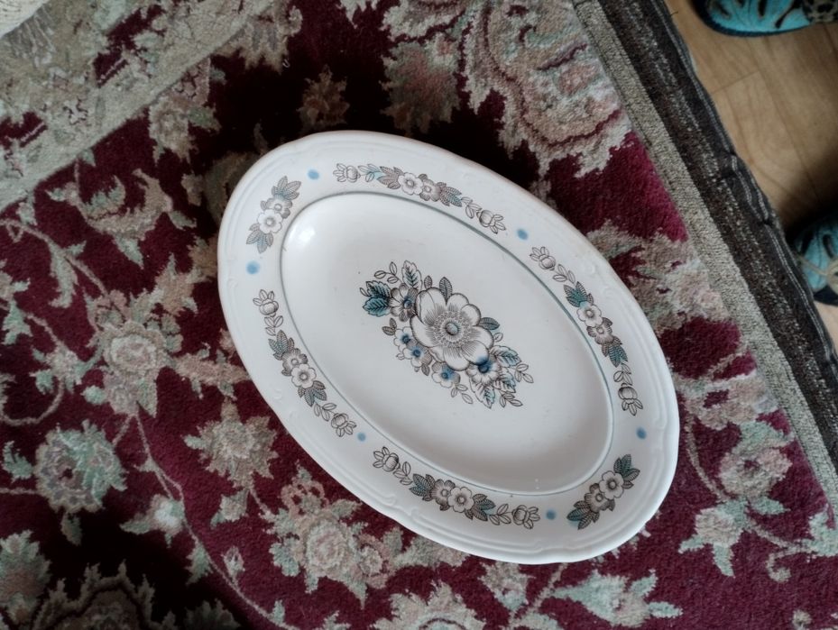 2  Блюда и набор тарелок