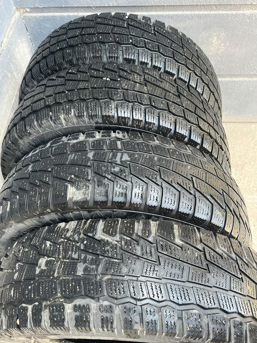 Продам шины 215/70R16
