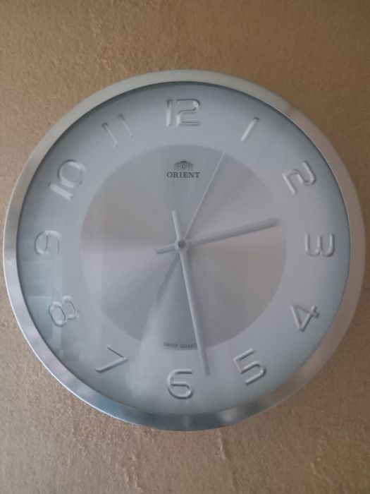 Продам часы настенные б/у