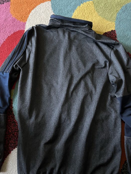 Vând bluză de trening Adidas