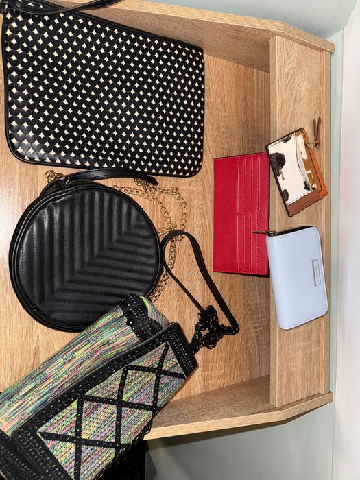 Дамски чанти и портмонета