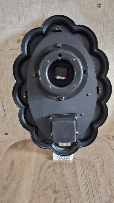 Продаю настенные часы производство Южная Корея