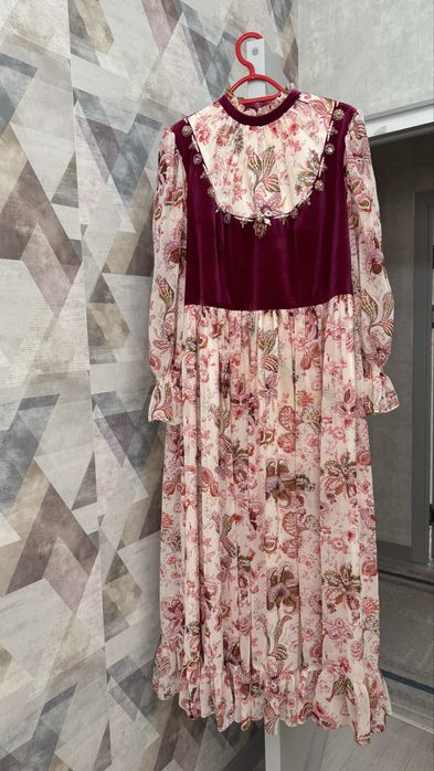 Көйлек сатылады.