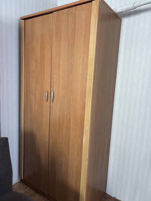 Шкаф, диван даром