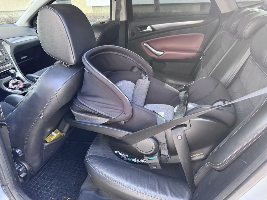 Vand sau schimb Ford Mondeo Berlina