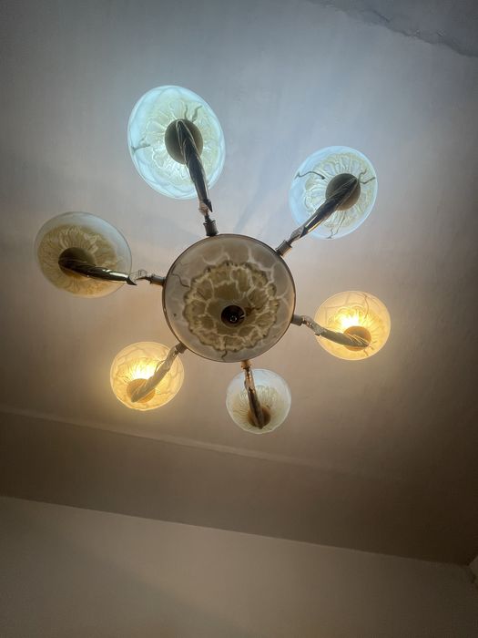 Продам люстру срочно