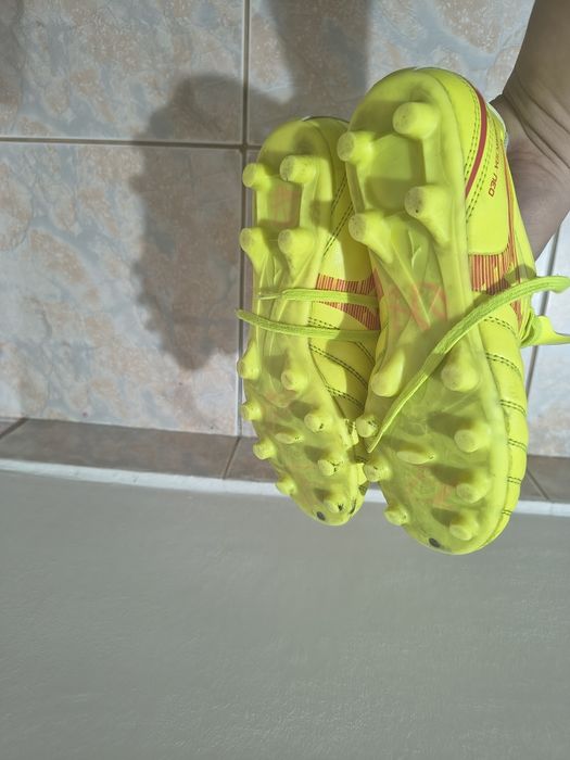 Ghete fotbal sintetic Mizzuno Original marimea 36 impecabile 75 ron ma