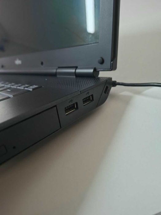 Ноутбук Fujitsu все работает