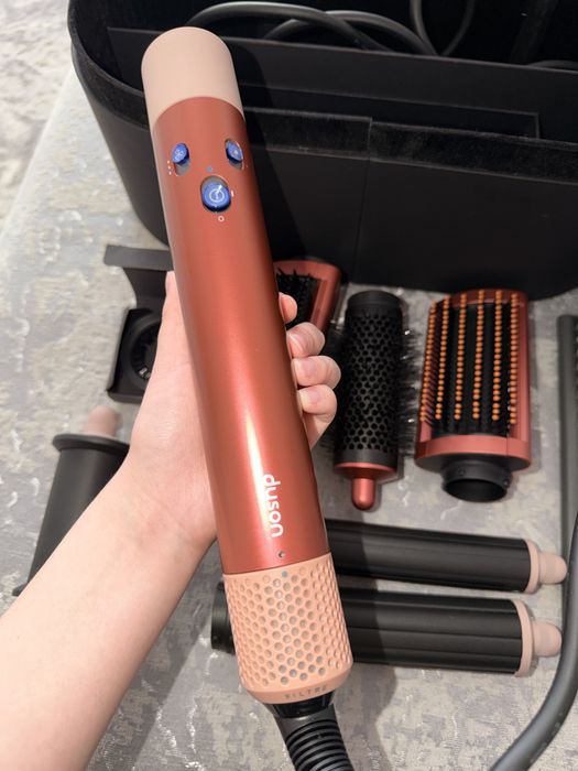 Продаю  Dyson напишите