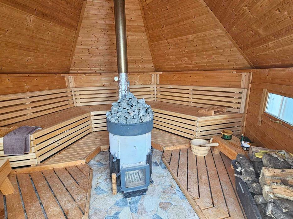 Луксозна триетажна къща с басейн, сауна и гараж в гр. Балчик