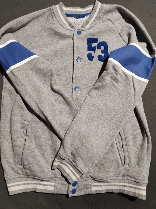 Продавам детски суитшърт