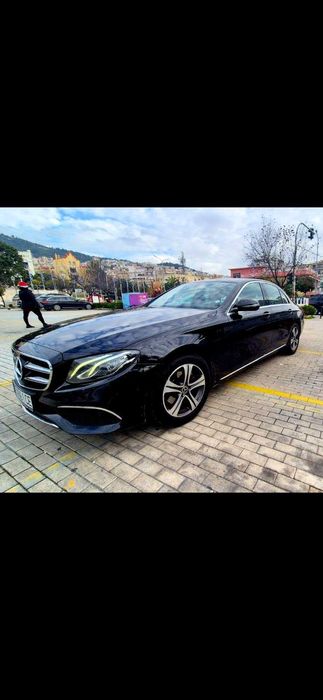 Продавам личният си автомобил,мерцедес Е220,АМG