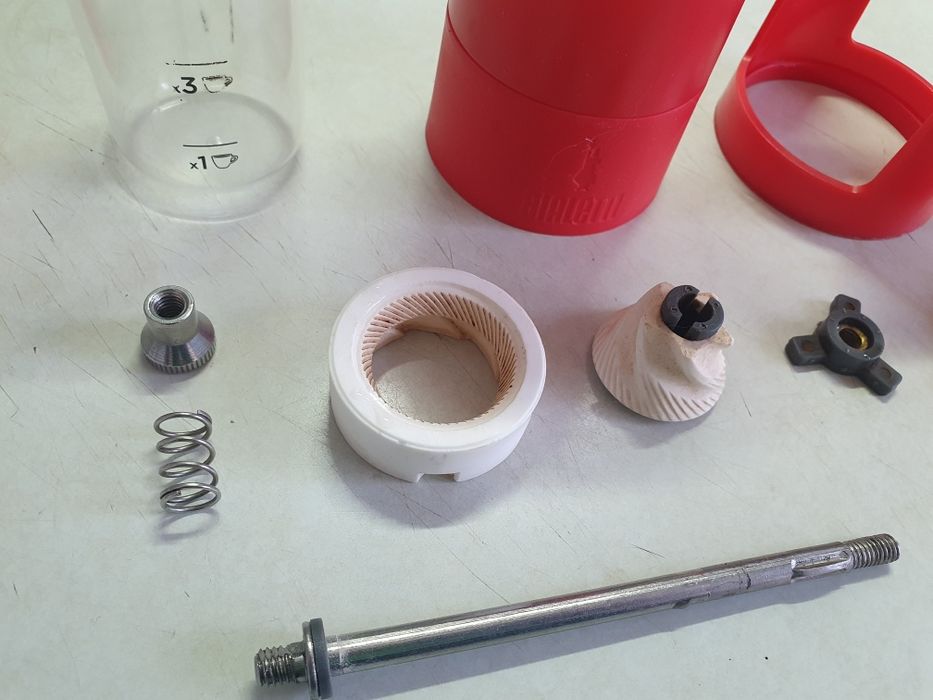 Ручная кофемолка bialetti