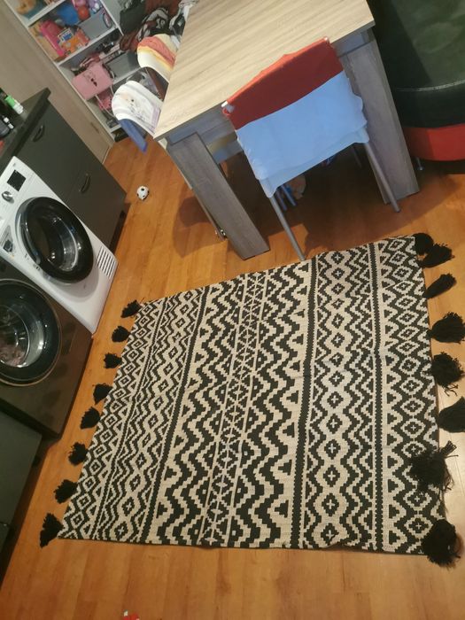 Продавам килими и аптеки и пердета