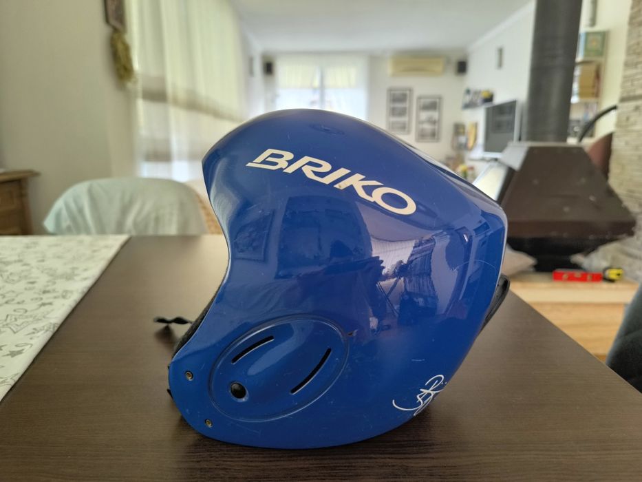 Скиорска каска briko