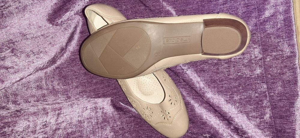 Босоножки кожаные