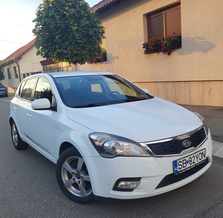 KIA CEED 1.4 an 2012 euro 5 116 CP stare deosebita tehnica si estetica carte service unic propietar,recent adus factura garantie