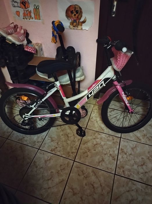 Vând bicicletă fete