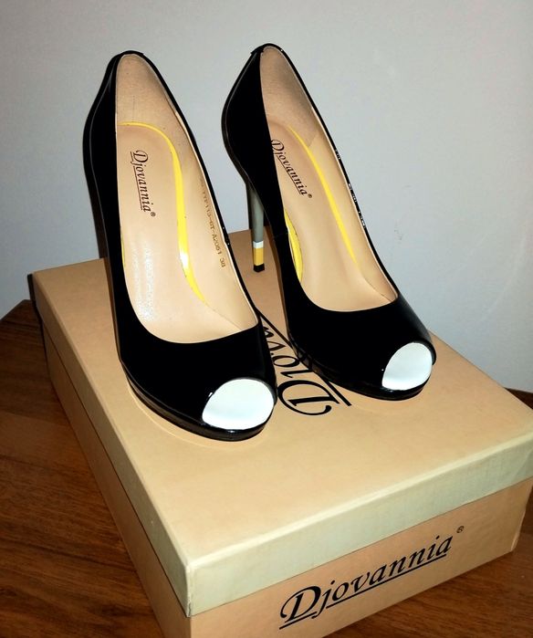 Черные лакированные туфли Djovannia