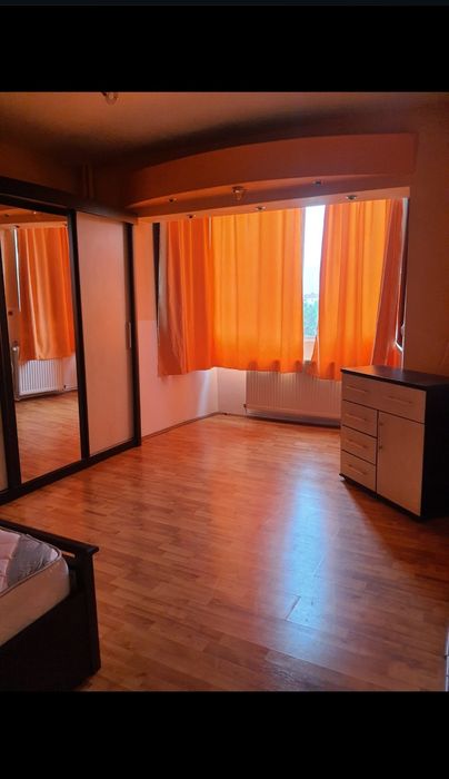 Închiriez apartament 3 camere