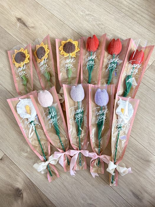 Плетени цветя - лалета ,лавандули, рози, кала и слънчогледи