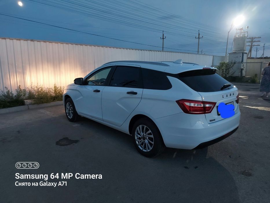 Лада Vesta универсал 2020 года.