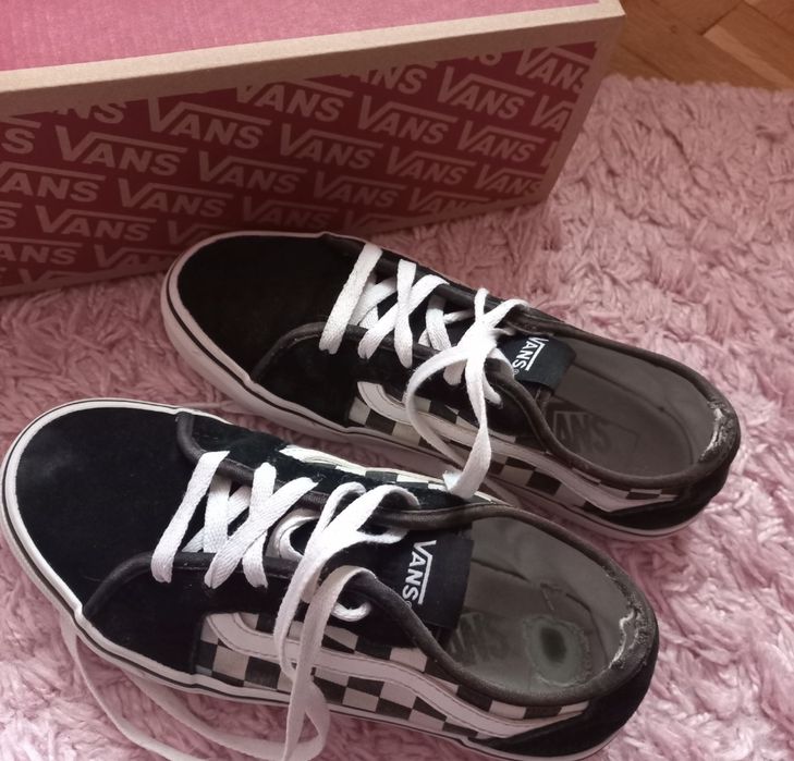 Vans обувки (черно и бяло)