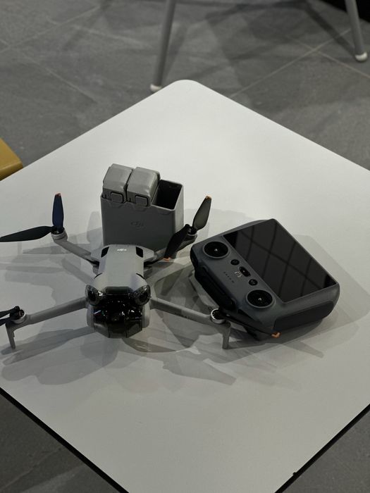 Дрон DJI Mini 4 Pro Fly More Combo Plus (DJI RC 2) белый