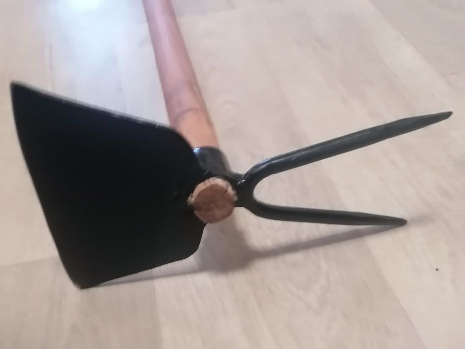 Sapă din foaie arc pentru straturi