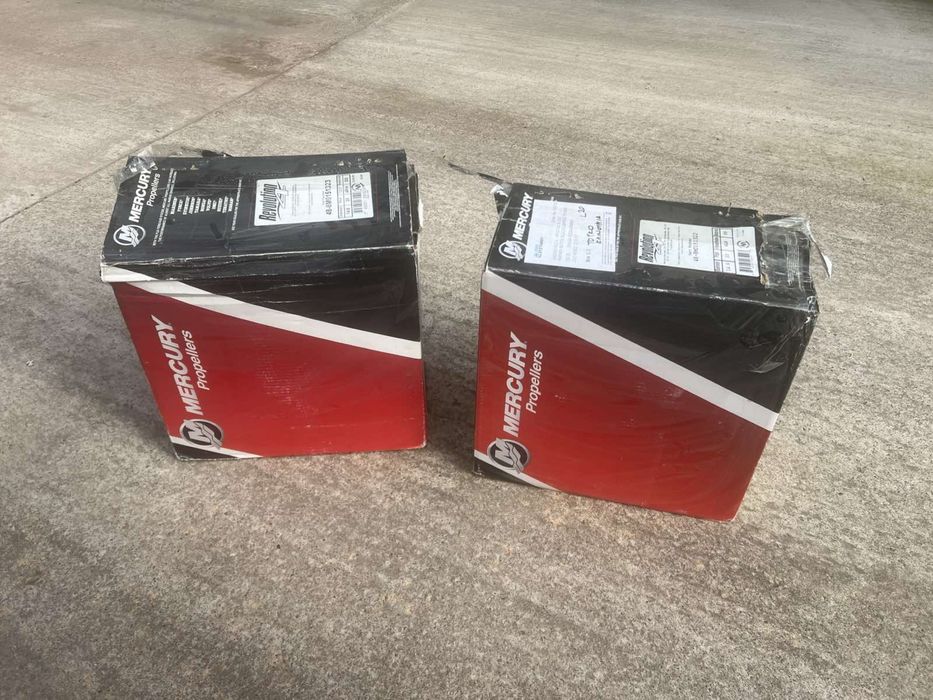 Ляв и десен пропелери Mercury Revolution 4