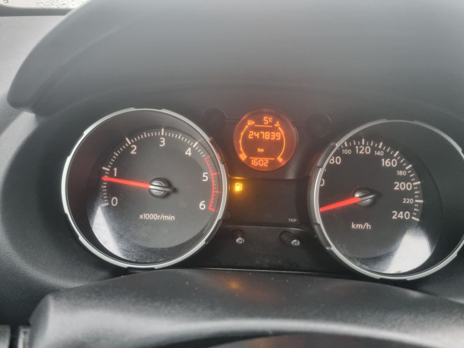 Vand Nisan qashqai +2