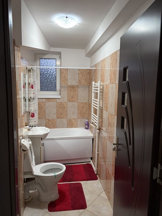 Inchiriez apartament 2 camere decomandate central