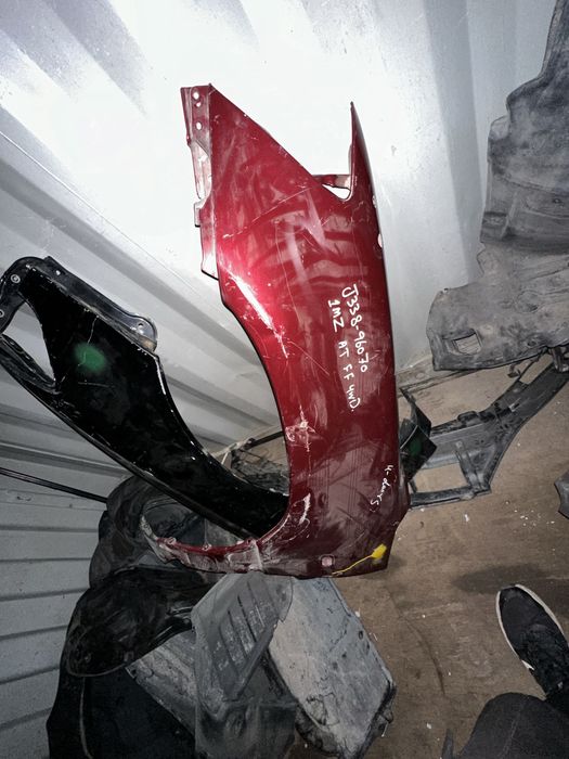 Передние левое крыло на Lexus RX300
