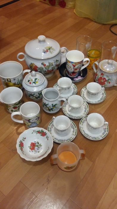 Бокалы Чашки Тарелки