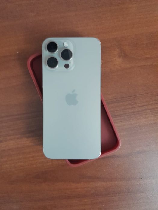 Продам айфон 15 про макс 256 гб либо обмен га айфон 16 256 гб