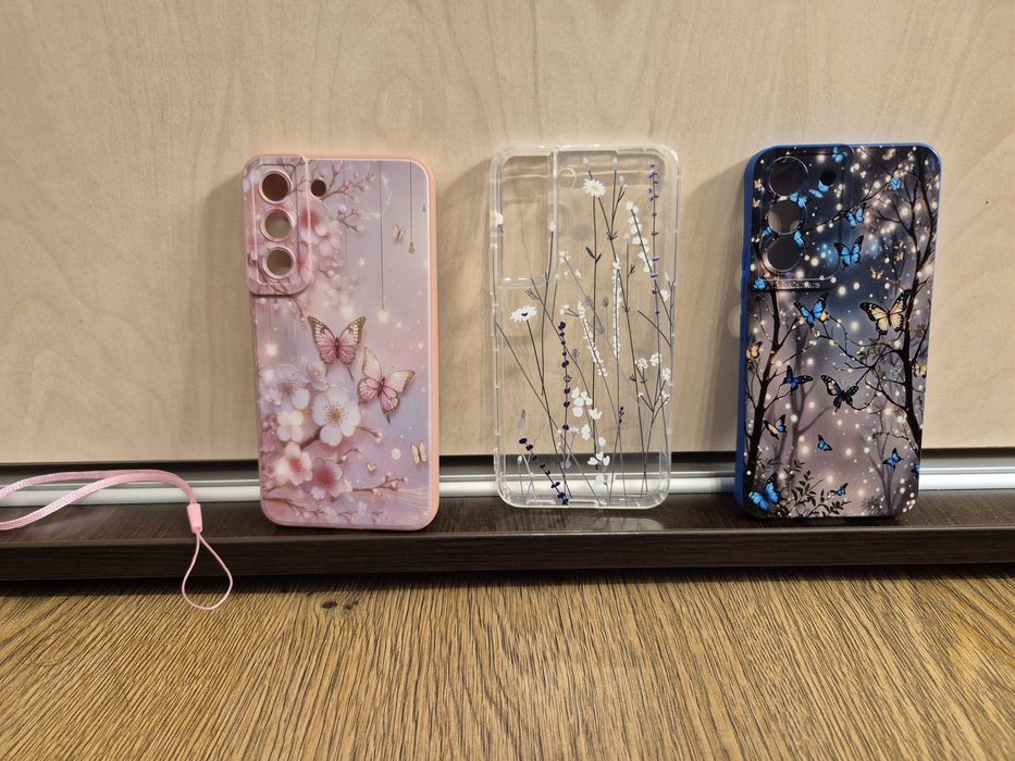 3 huse noi Samsung S22