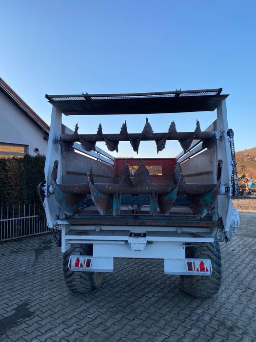 Remorca imprastiat gunoi