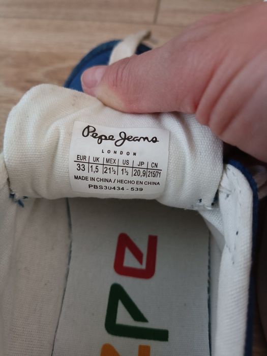 Маратонки Adidas и Pepe Jeans