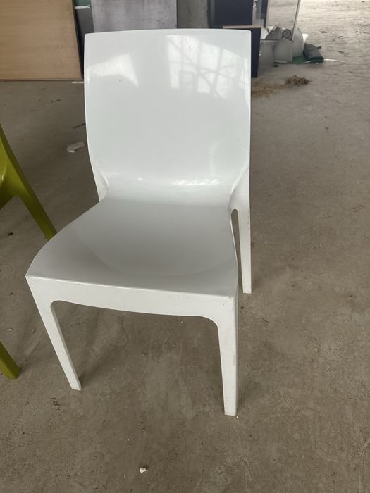 Пластмасови столове във добро състояние