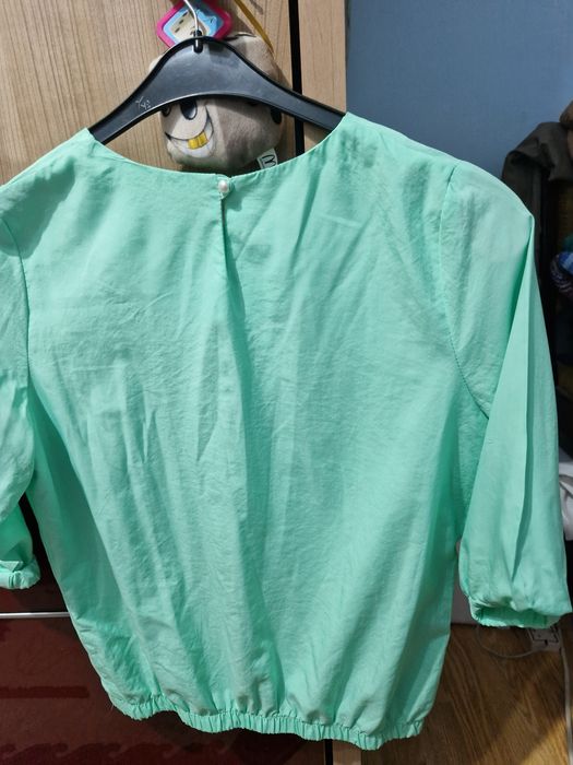 Bluza mint  elegantă cu  accesoriu din  mărgele Atmosphere,mărimea 38.