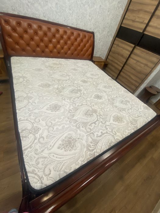 Продам двуспальную кровать