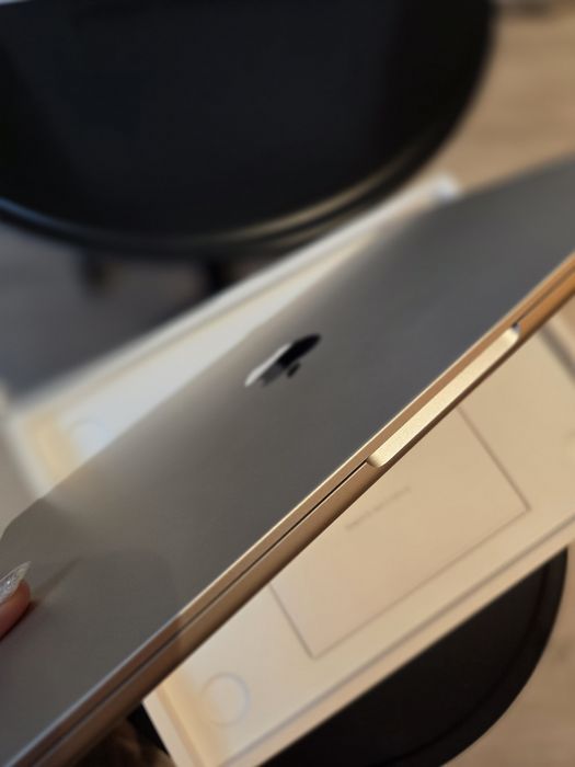 MacBook Air 13 2022 година НОВ