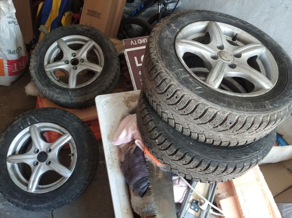Продам зимний вместе с дисками
