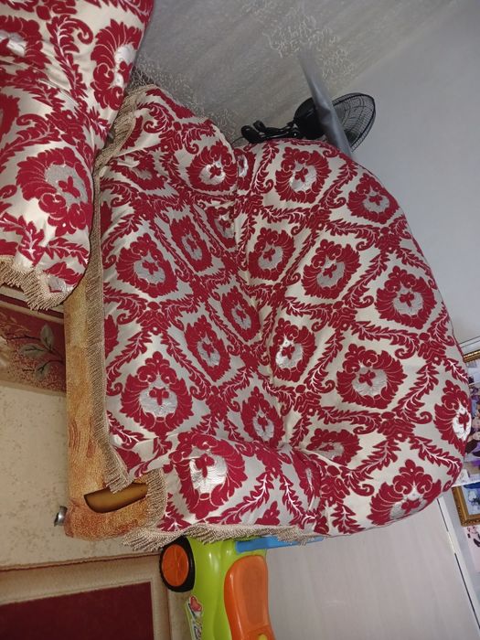 Диван тройка.Отдам даром