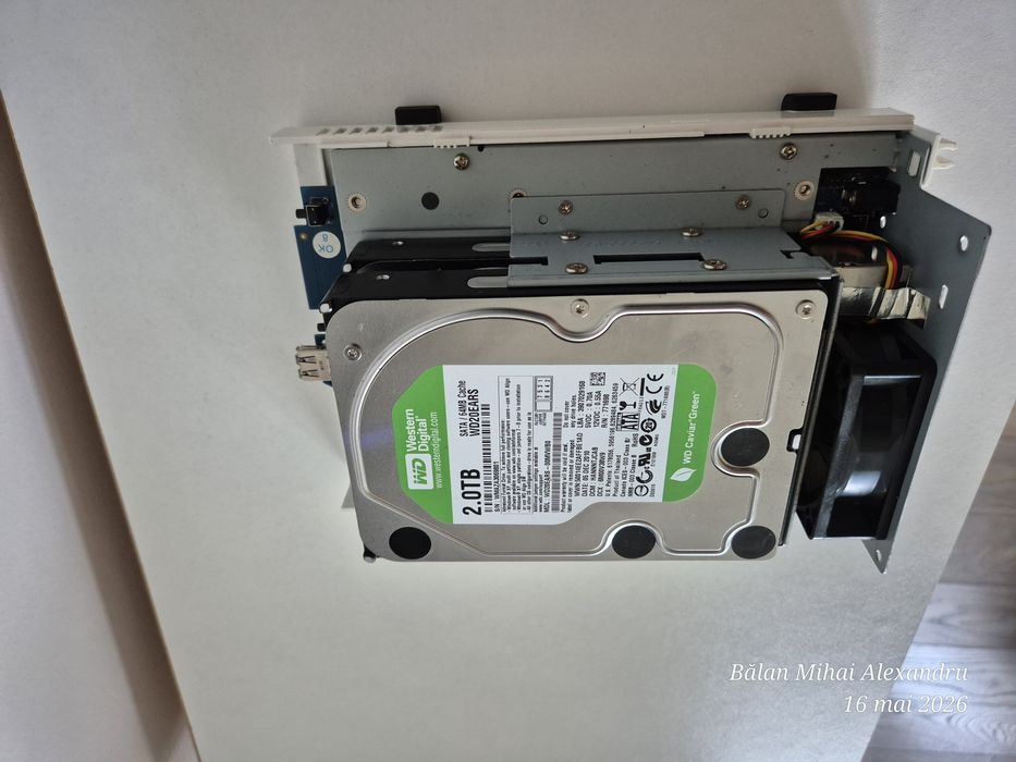 Synology DS211j NAS + 2x HDD WD 2TB (4TB total) – funcțional