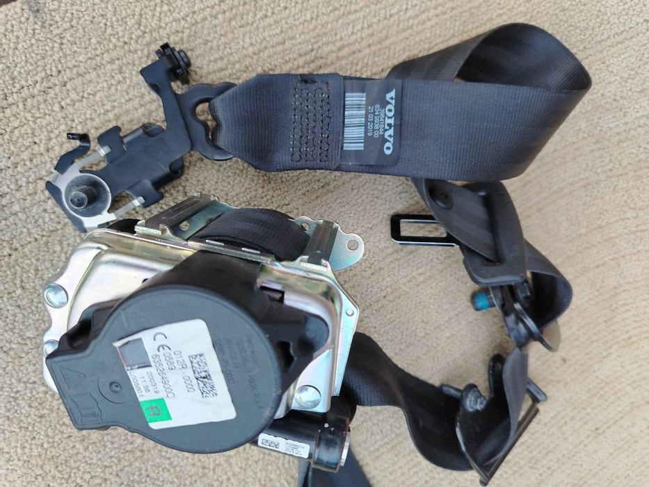 Vând centura de siguranță volvo xc60