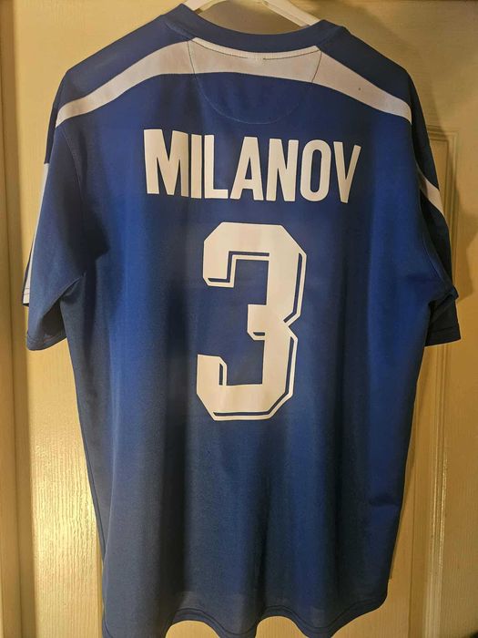 Фланелки на Левски