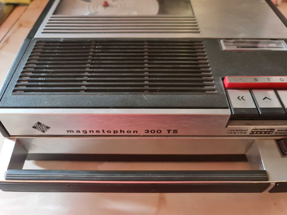 Magnetofon portabil Telefunken colectie