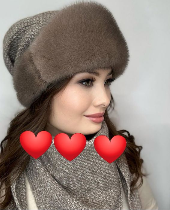 Продам комплект шапка с косынкой.